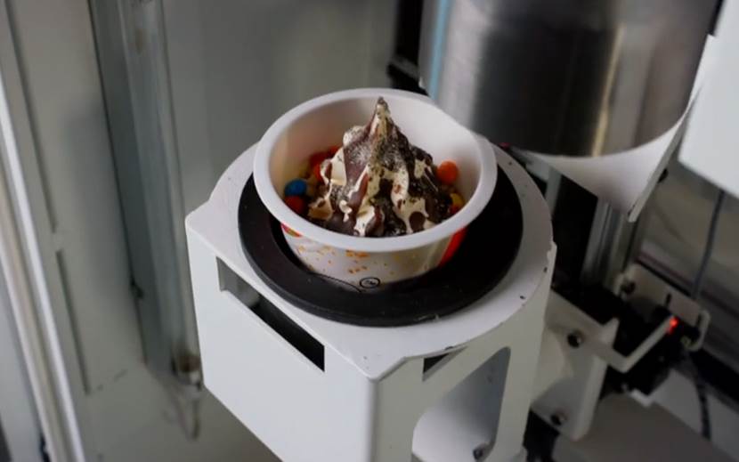 冰淇淋自動(dòng)售貨機(jī)的連續(xù)運(yùn)營(yíng)優(yōu)勢(shì)：基于實(shí)際場(chǎng)景的解析