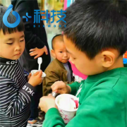 難怪你家生意不好來(lái)看冰淇淋自動(dòng)售賣機(jī)器人是怎樣為你引流的。
